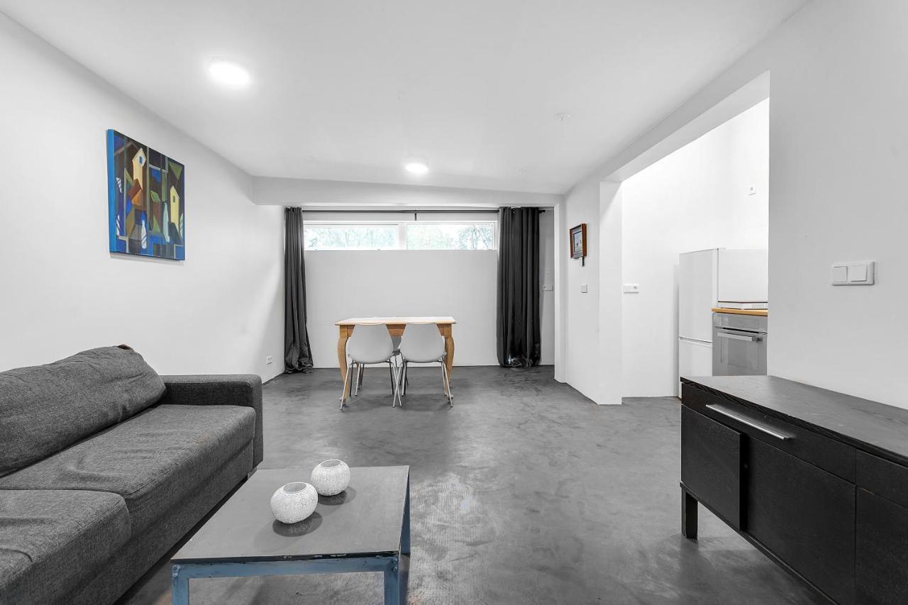 Lovely Studio Apartment With Hot Tub Reykjavík Buitenkant foto