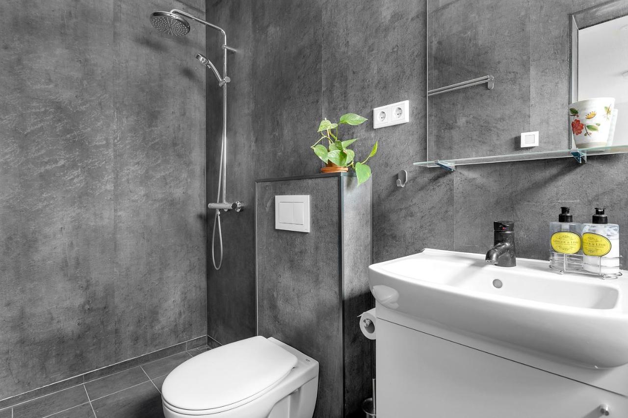 Lovely Studio Apartment With Hot Tub Reykjavík Buitenkant foto
