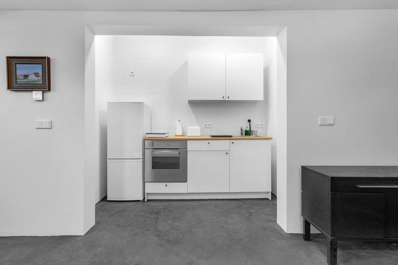 Lovely Studio Apartment With Hot Tub Reykjavík Buitenkant foto